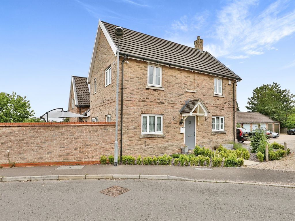 4 bed detached house for sale in Bell Meadow, Hingham, Norwich NR9, £400,000