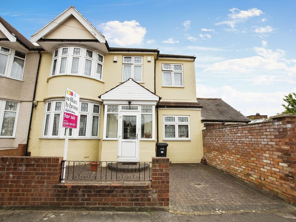 5 bed end terrace house for sale in Seaton Avenue, Ilford IG3, £700,000