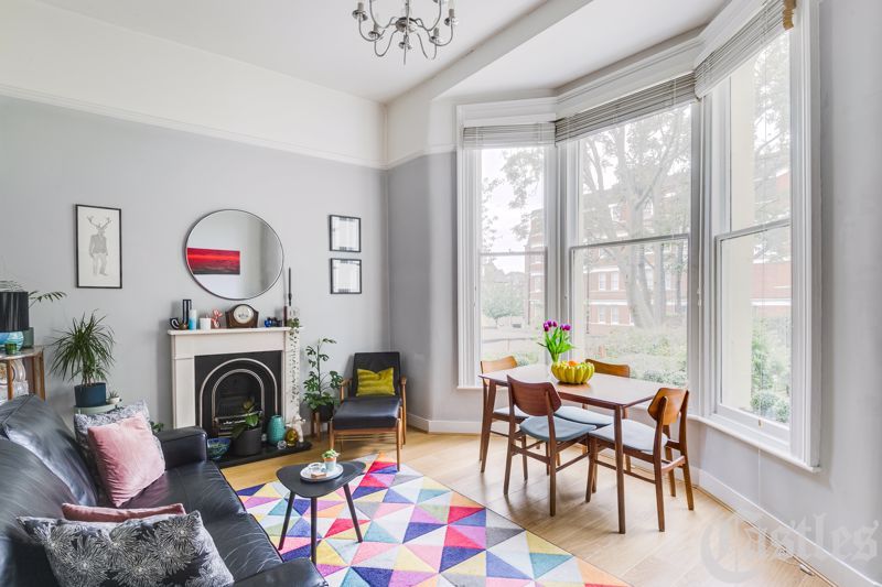 2 bed flat for sale in Haringey Park, London N8, £625,000