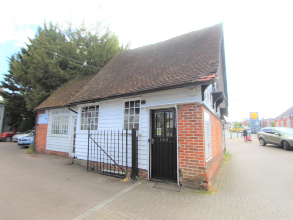 Retail premises to let in The Causeway, Halstead CO9, £10,200 pa