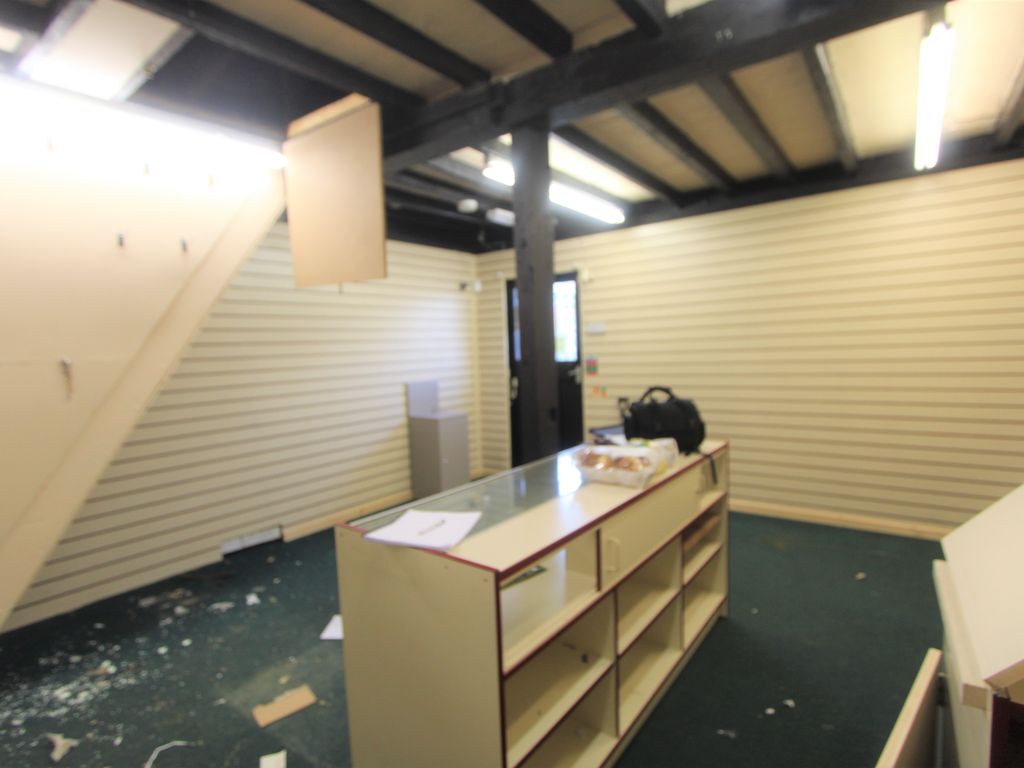 Retail premises to let in The Causeway, Halstead CO9, £10,200 pa