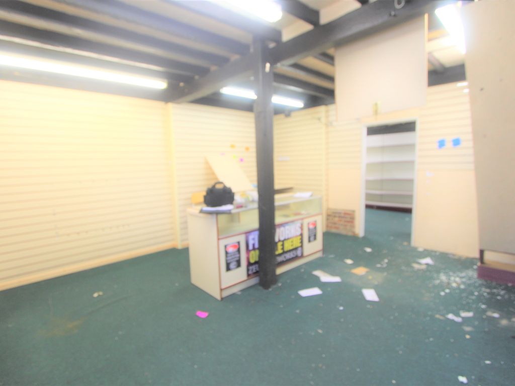 Retail premises to let in The Causeway, Halstead CO9, £10,200 pa