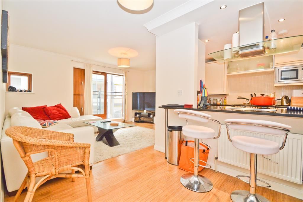 3 bed flat for sale in Waterson Street, Shoreditch E2, £720,000