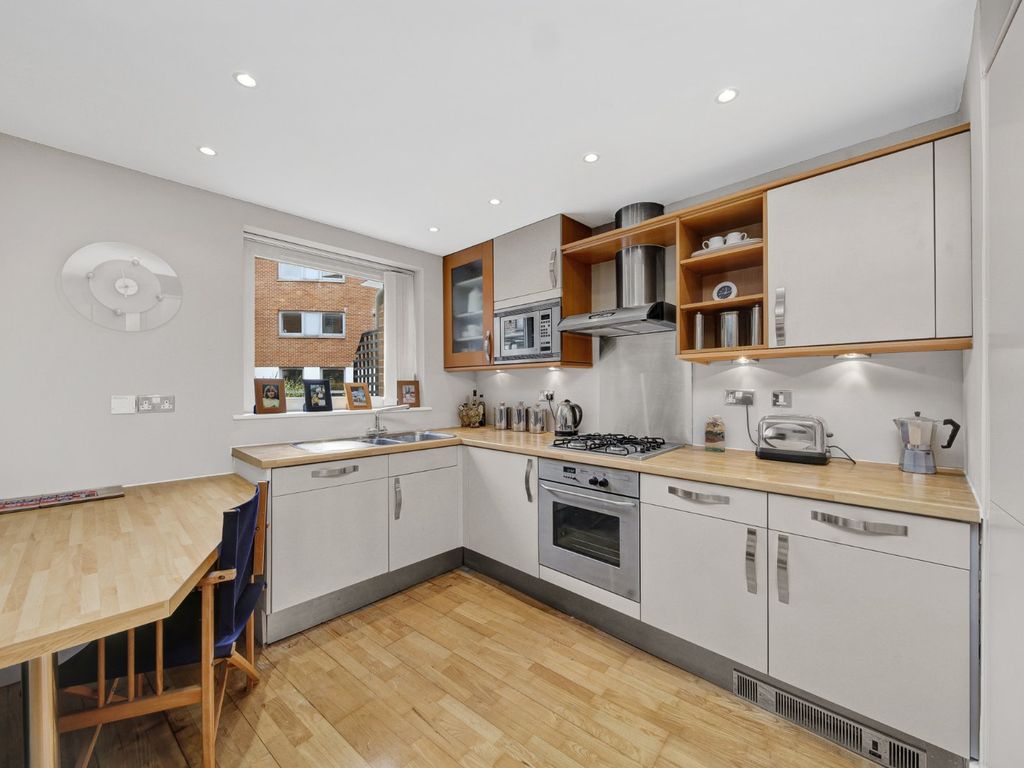 2 bed flat for sale in Britton Street, London EC1M, £830,000
