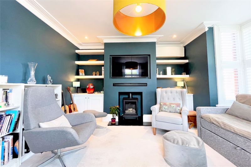 2 bed flat for sale in Lowther Road, Brighton BN1, £475,000