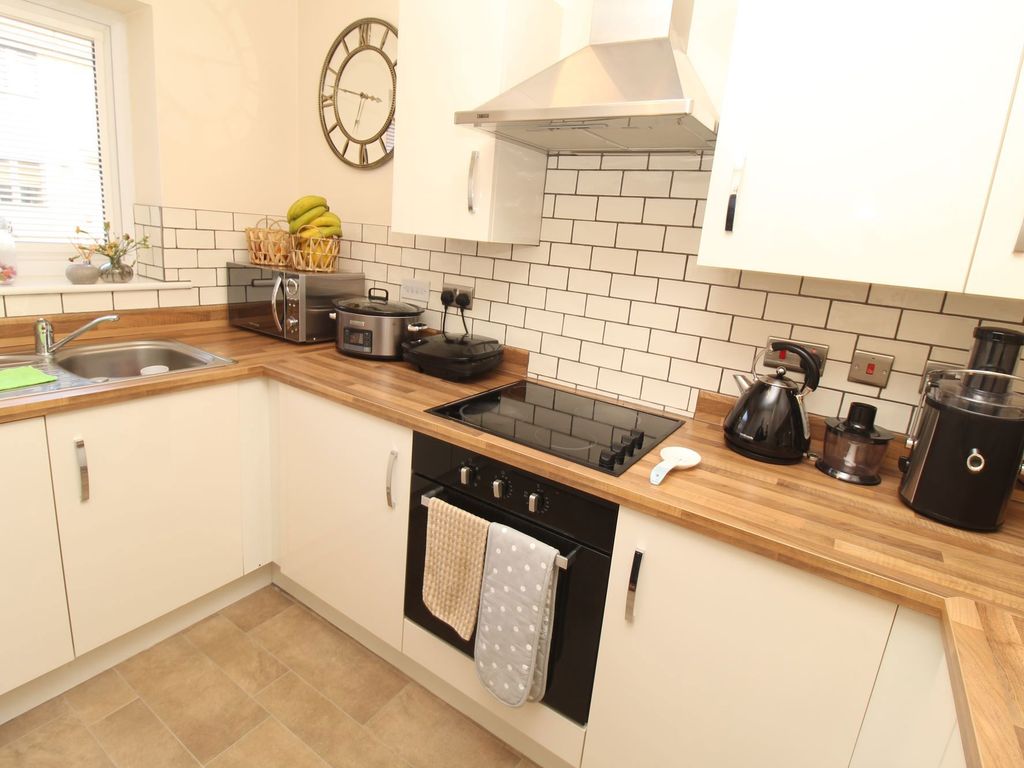 2 bed terraced house to rent in Birdhope Close, Newcastle Upon Tyne NE15, £950 pcm