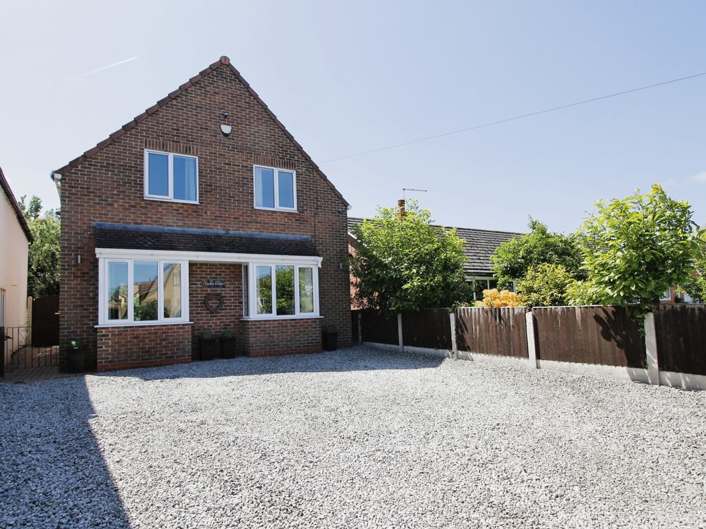 4 bed detached house for sale in Mosham Road, Blaxton, Doncaster DN9, £360,000