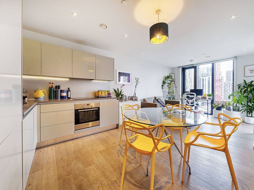 1 bed flat for sale in One The Elephant, Elephant And Castle, London SE1, £600,000