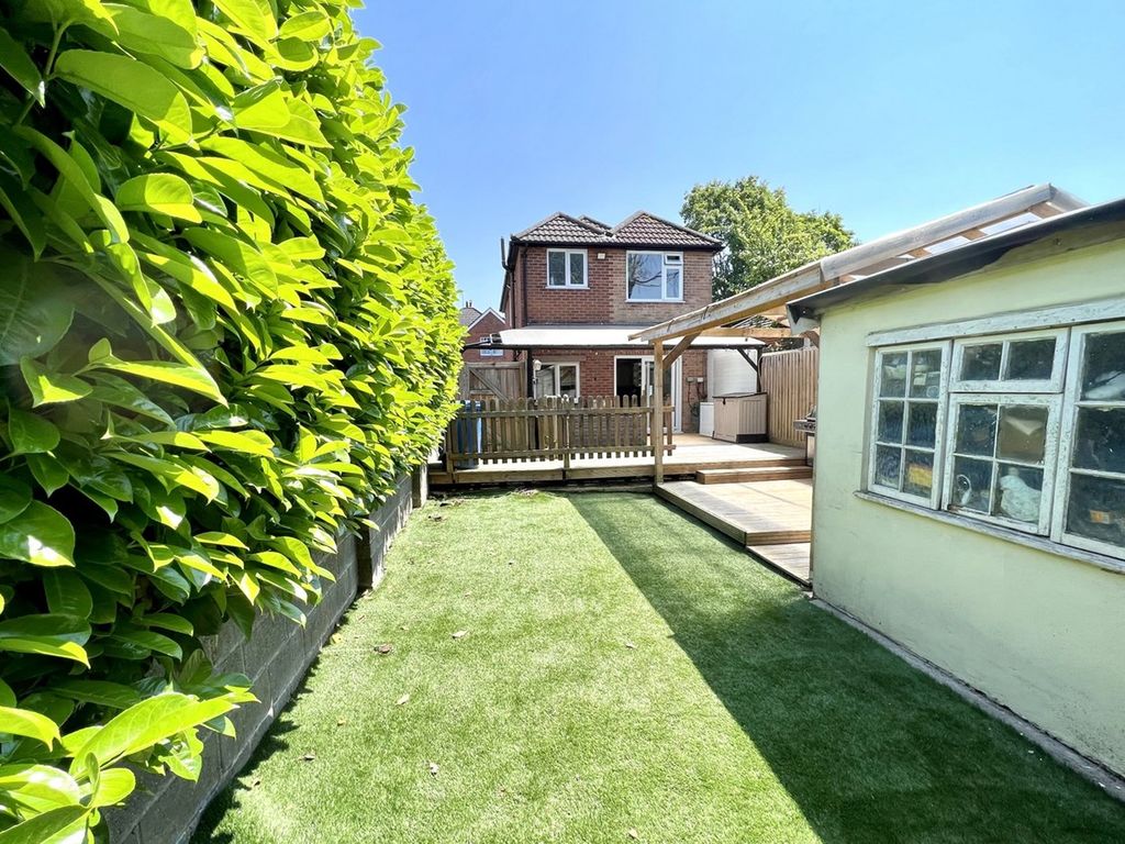 3 bed detached house for sale in Balston Road, Poole BH14, £400,000