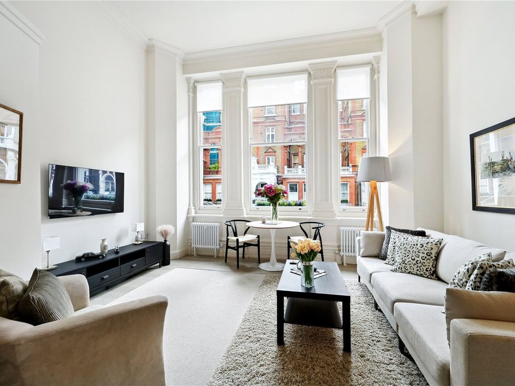 2 bed flat for sale in Harrington Gardens, London SW7, £1,295,000