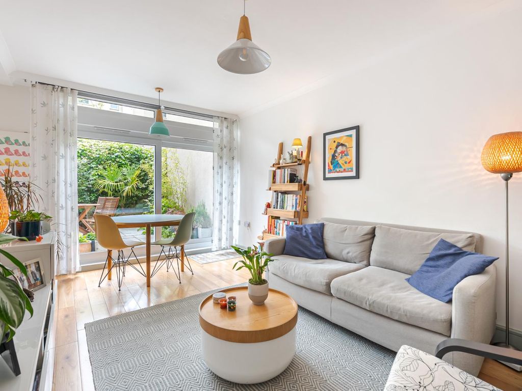 1 bed flat for sale in Victoria Rise, London SW4, £425,000
