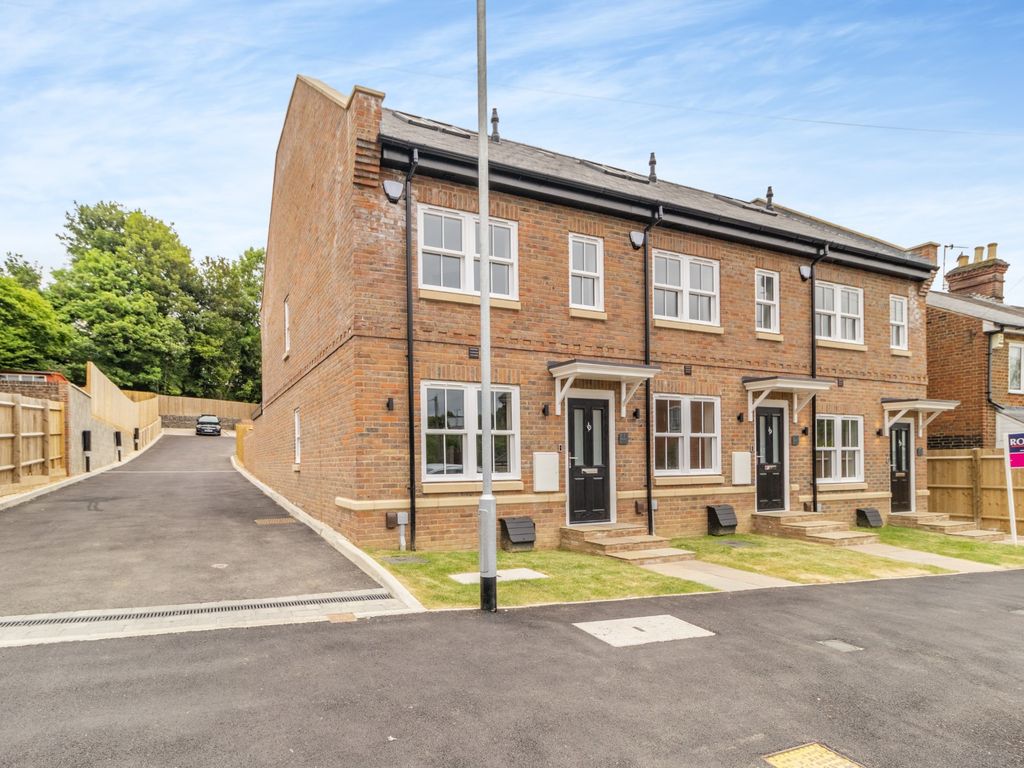 New home, 3 bed terraced house for sale in Hivings Hill, Chesham HP5, £535,000