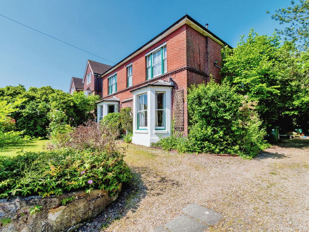 5 bed detached house for sale in Belmont Road, Southampton SO17, £625,000