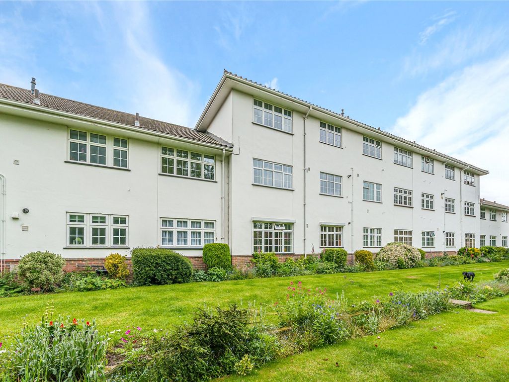 2 bed flat for sale in St. Pauls Cray Road, Chislehurst BR7, £600,000
