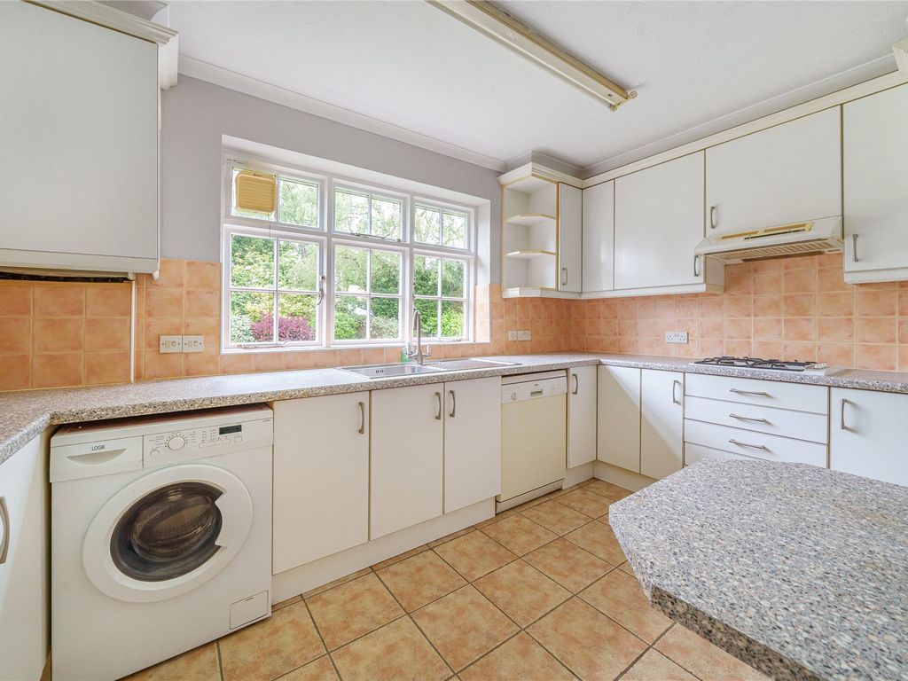 2 bed flat for sale in St. Pauls Cray Road, Chislehurst BR7, £600,000