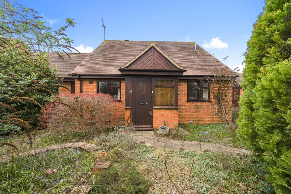 2 bed detached bungalow for sale in Sonning Common, Berkshire RG4, £349,950