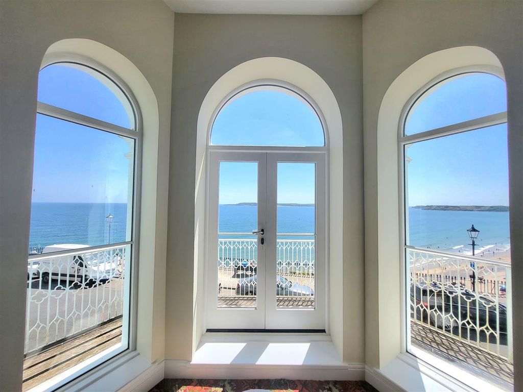 3 bed flat for sale in The Esplanade, Tenby, Pembrokeshire. SA70, £375,000