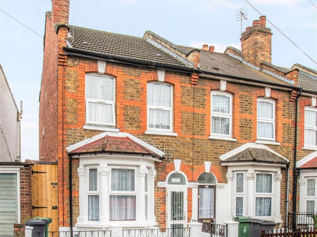 3 bed end terrace house for sale in Coopers Lane, London E10, £500,000