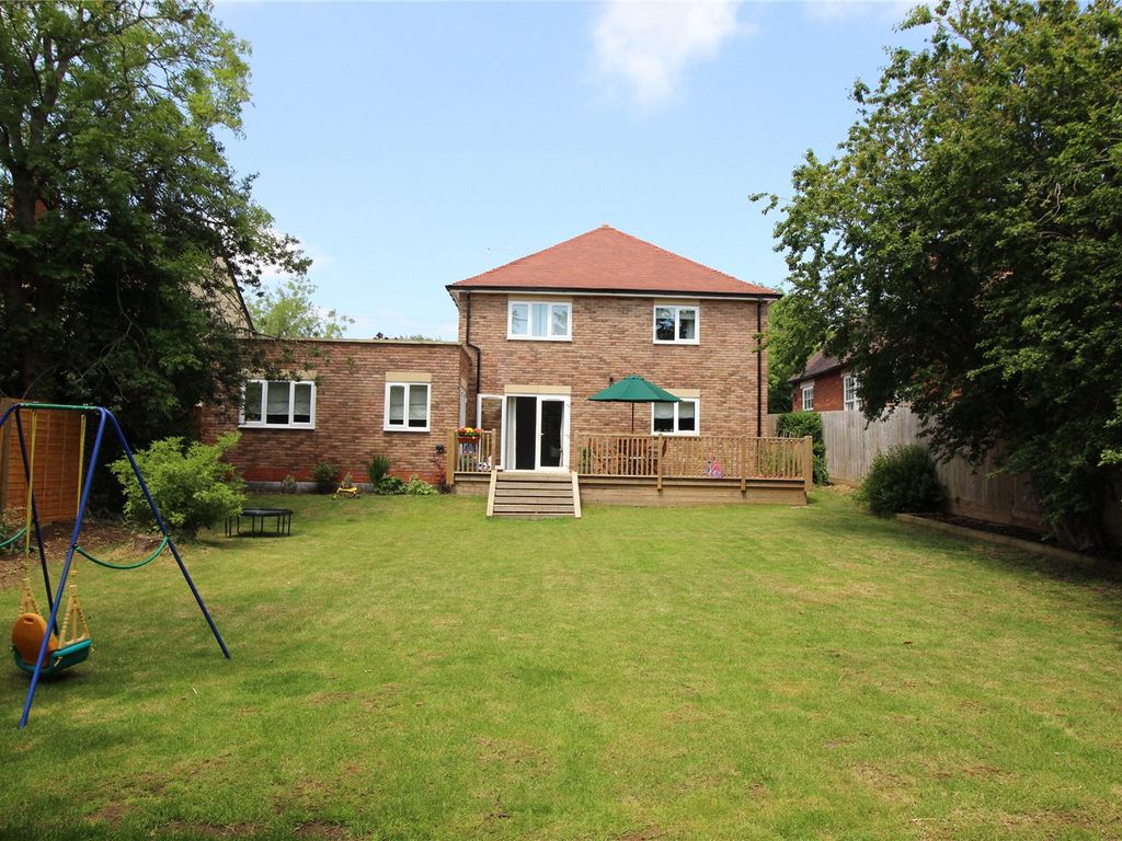 3 bed detached house for sale in Badby Road West, Daventry, Northamptonshire NN11, £425,000