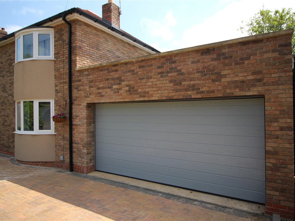 3 bed detached house for sale in Badby Road West, Daventry, Northamptonshire NN11, £425,000