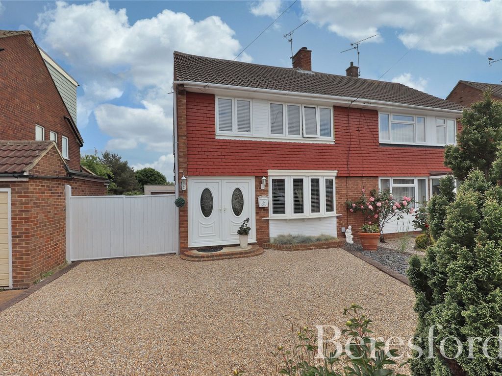 4 bed semi-detached house for sale in Ravensbourne Drive, Chelmsford CM1, £540,000