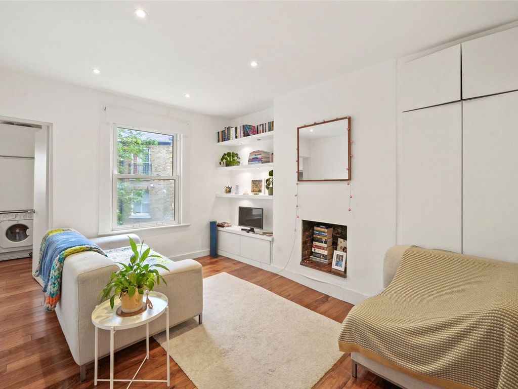 2 bed flat for sale in Camden Park Road, London NW1, £400,000