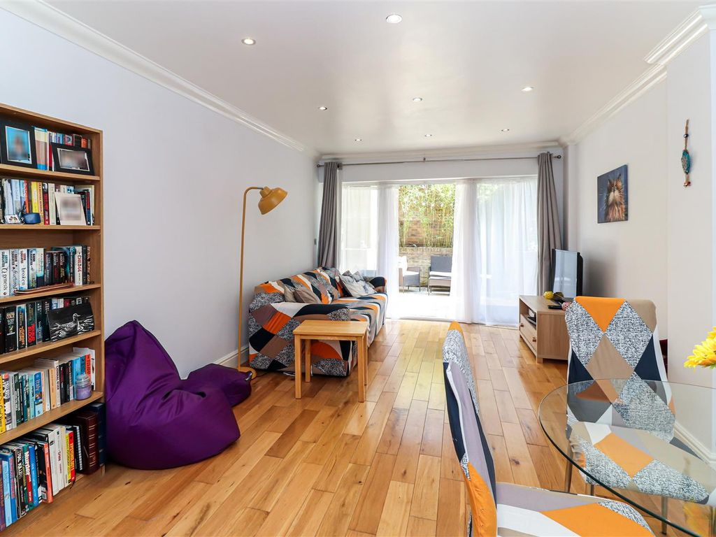 1 bed flat for sale in Station Road, New Barnet, Barnet EN5, £350,000