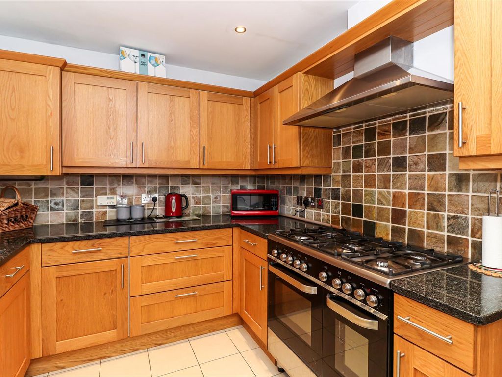 1 bed flat for sale in Station Road, New Barnet, Barnet EN5, £350,000