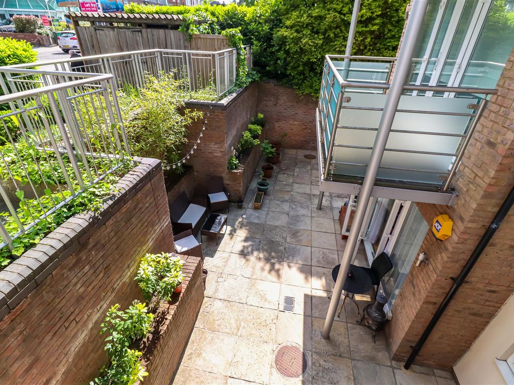 1 bed flat for sale in Station Road, New Barnet, Barnet EN5, £350,000