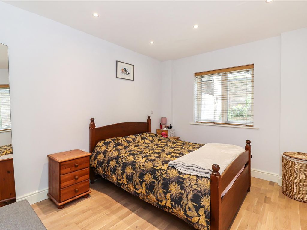 1 bed flat for sale in Station Road, New Barnet, Barnet EN5, £350,000