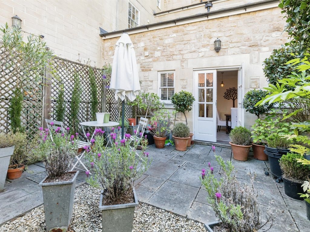1 bed flat for sale in Walcot Parade, Bath BA1, £425,000