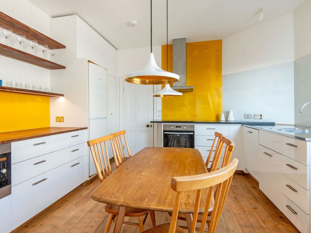 2 bed flat for sale in Gray's Inn Road, Bloomsbury WC1X, £675,000