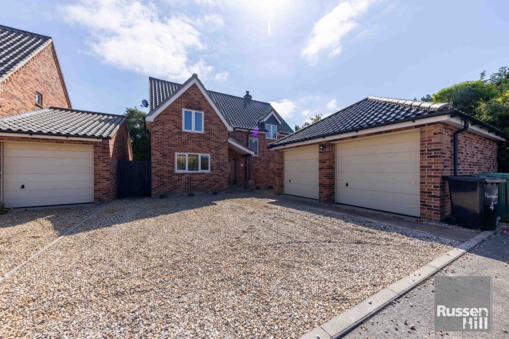 4 bed detached house for sale in De Grey Close, New Costessey, Norwich NR5, £425,000