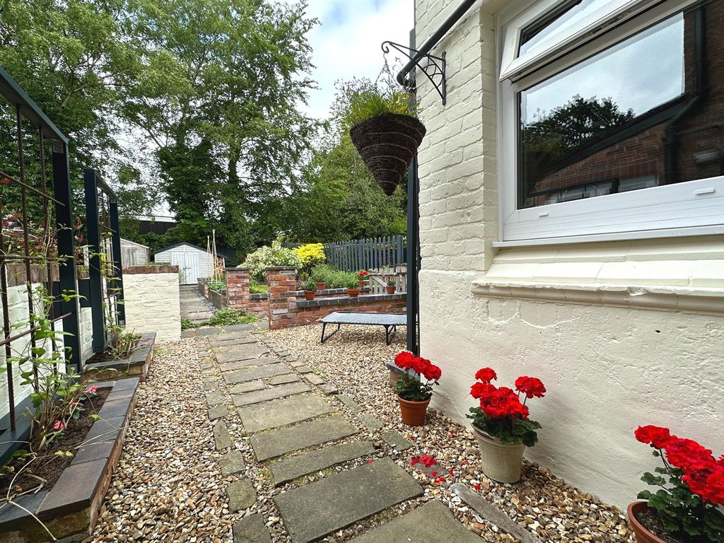 3 bed terraced house for sale in Alma Lane, Wilmslow SK9, £395,000