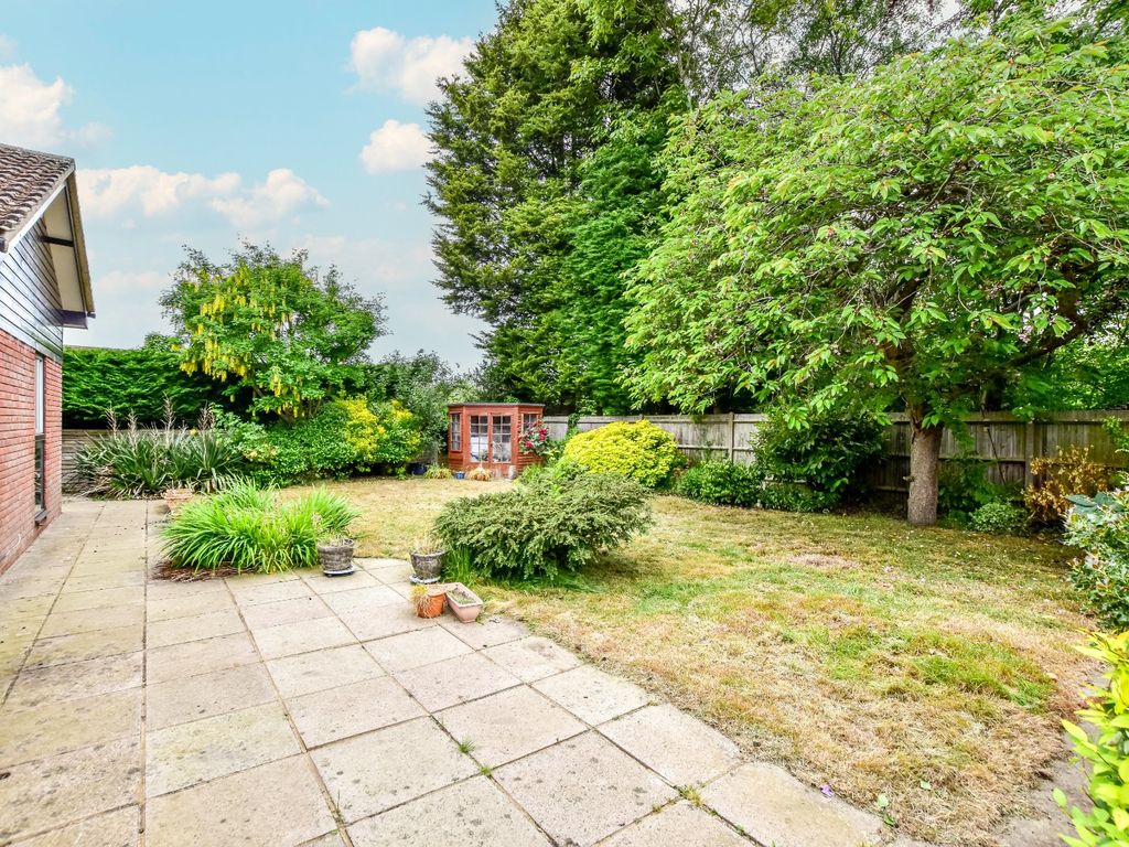 3 bed bungalow for sale in The Beeches, Amersham, Bucks HP6, £850,000