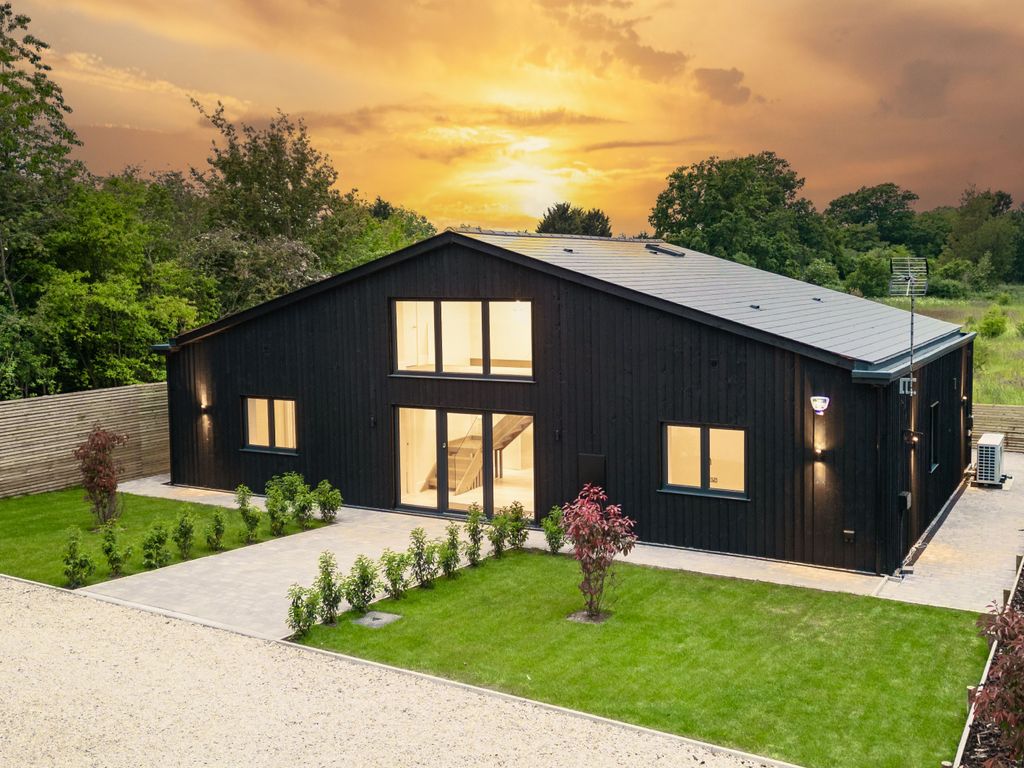 New home, 3 bed detached house for sale in Chartridge, Chesham HP5, £1,100,000