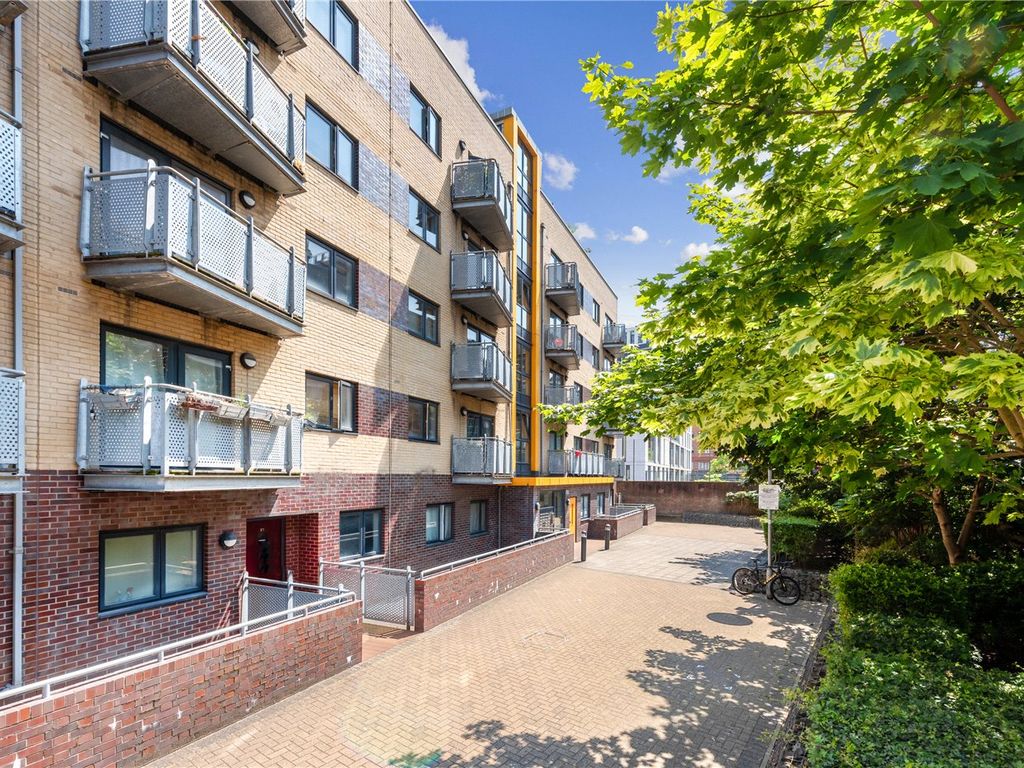1 bed flat for sale in Murray Grove, London N1, £375,000