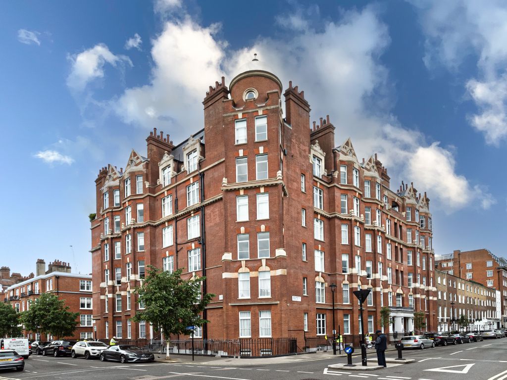 2 bed flat for sale in York House, Upper Montagu Street, London W1H, £1,675,000
