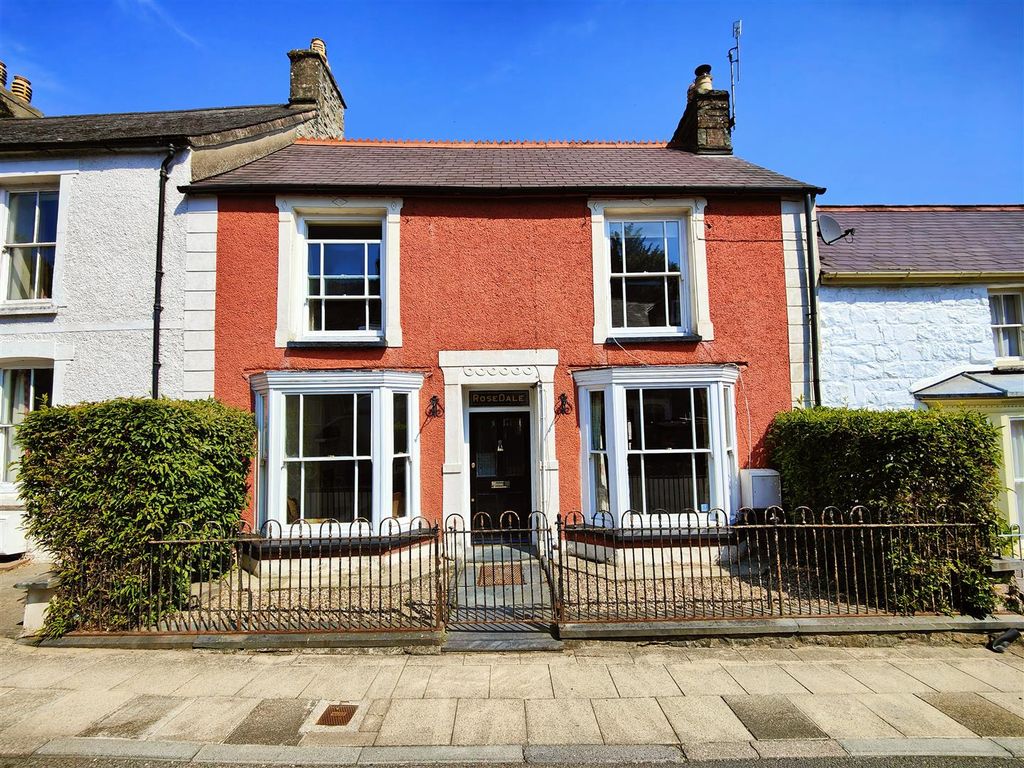 3 bed town house for sale in West Street, Newport SA42, £435,000