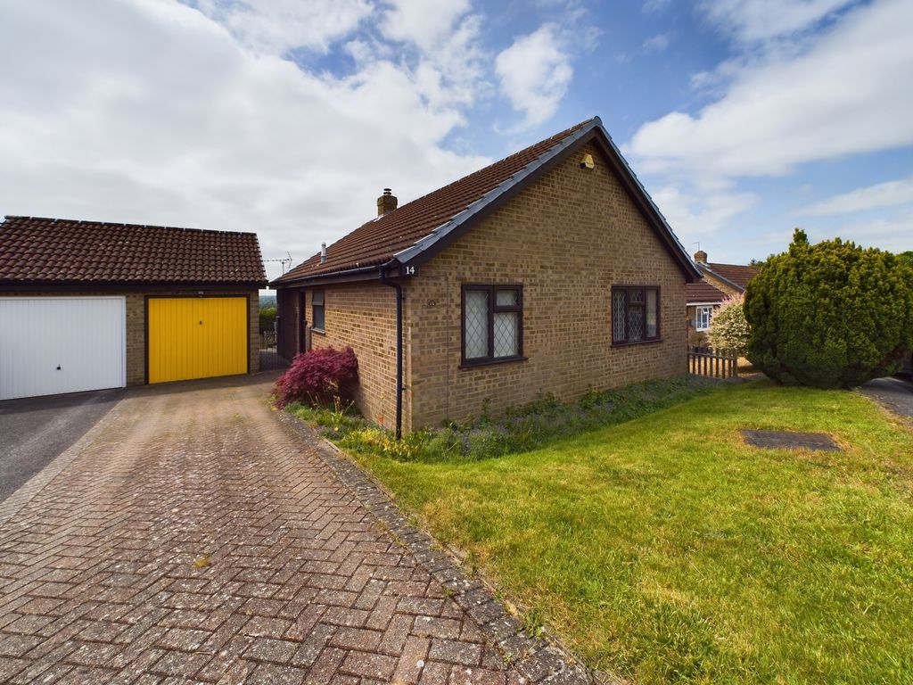 3 bed detached bungalow for sale in Broom Close, Calcot, Reading RG31, £350,000