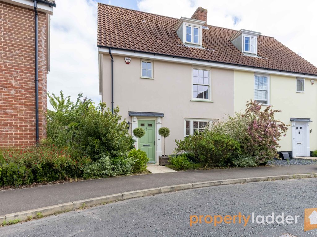 3 bed town house for sale in Trafford Way, Spixworth, Norwich NR10, £350,000
