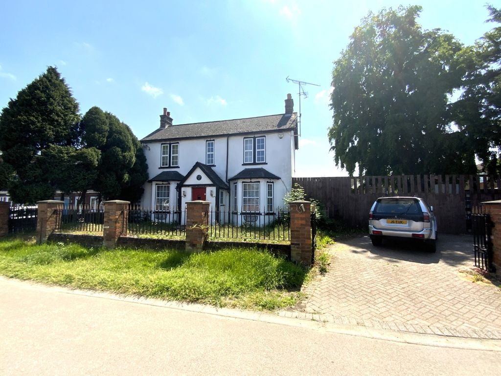 4 bed detached house for sale in Toddington Road, Luton, Bedfordshire LU4, £430,000