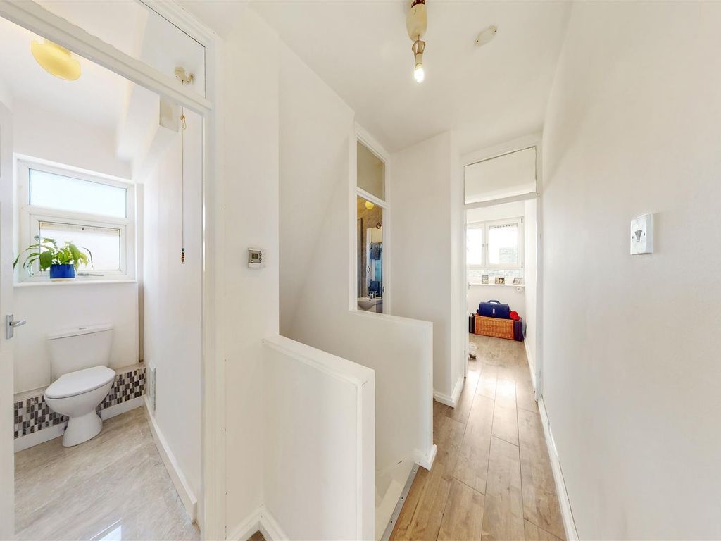 2 bed maisonette for sale in Sara Lane Court, Stanway Street, Old Street, London N1, £370,000