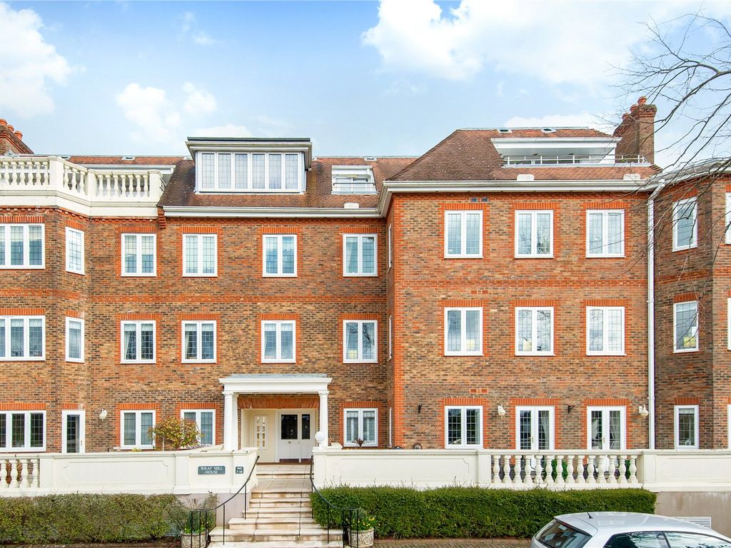 3 bed flat for sale in Wray Mill House, Batts Hill, Reigate, Surrey RH2, £775,000