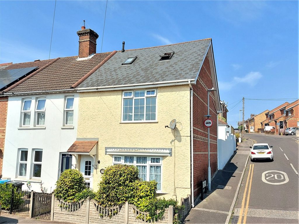 3 bed end terrace house for sale in Albert Road, Poole BH12, £350,000