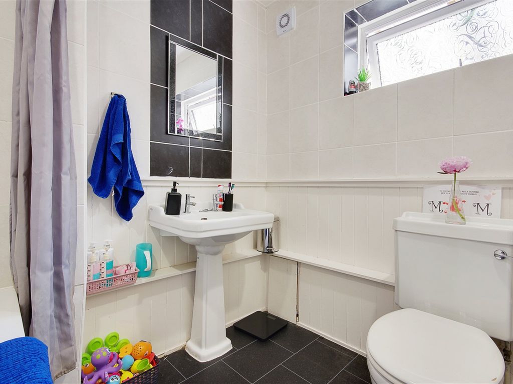 2 bed flat for sale in Beswick Avenue, Bournemouth BH10, £250,000