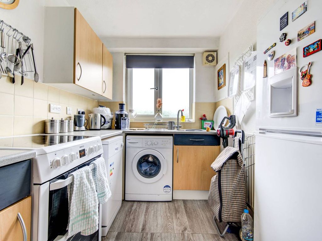 2 bed flat for sale in Gorefield Place, Kilburn, London NW6, £450,000
