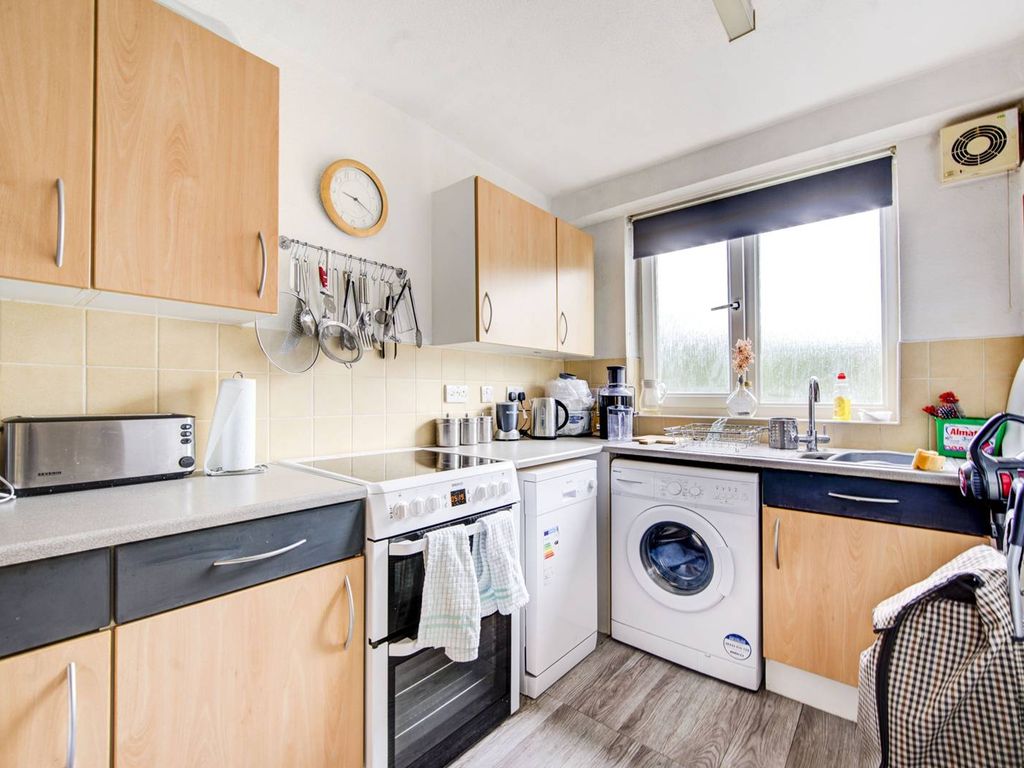 2 bed flat for sale in Gorefield Place, Kilburn, London NW6, £450,000
