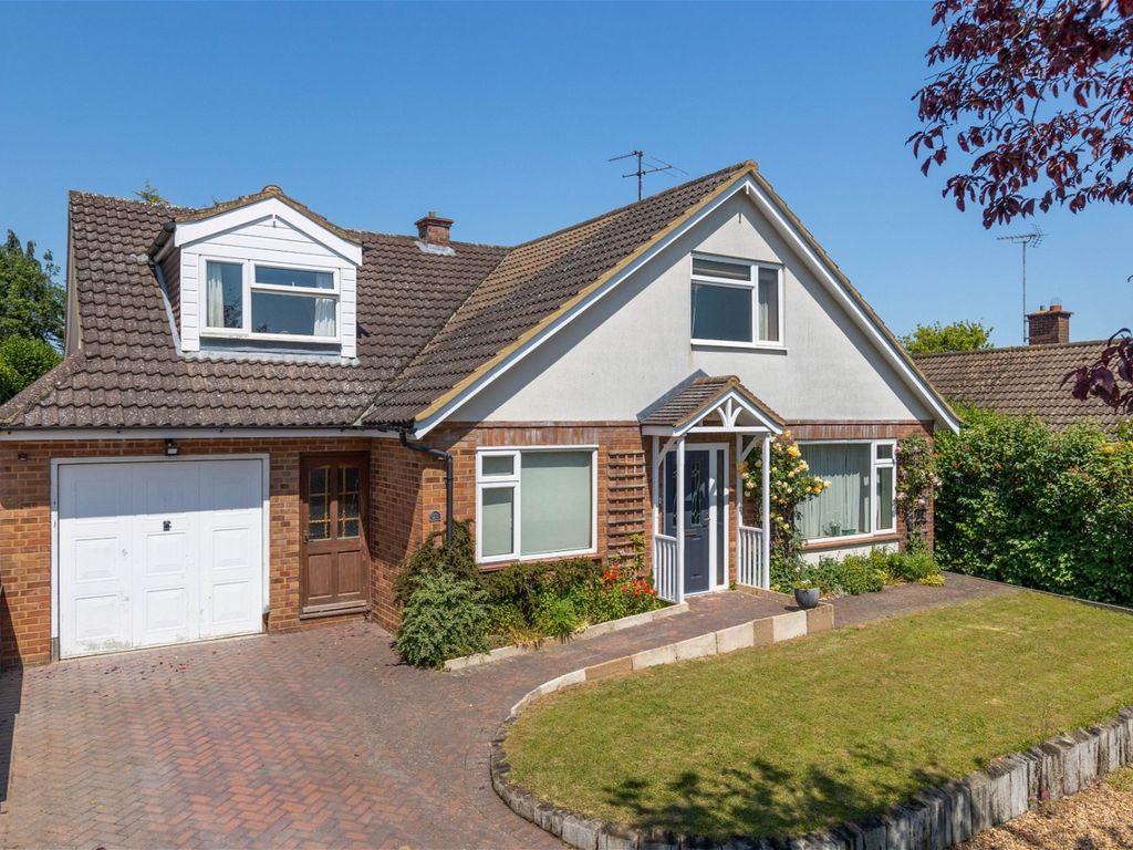 4 bed detached house for sale in The Ridgeway, Hitchin, Hertfordshire SG5, £900,000