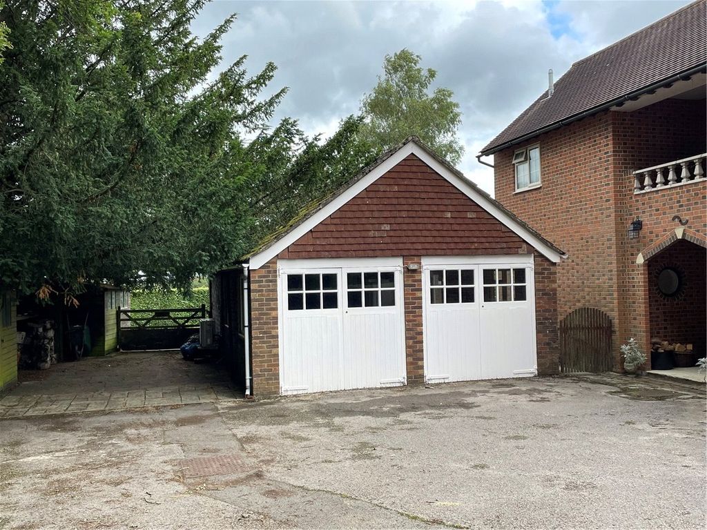 4 bed detached house for sale in Brimpton Common, Reading, Berkshire RG7, £845,000